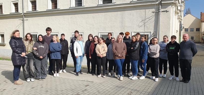 Tatai Bláthy-s diákok látogatása Sopronkőhidán Fotó: HES