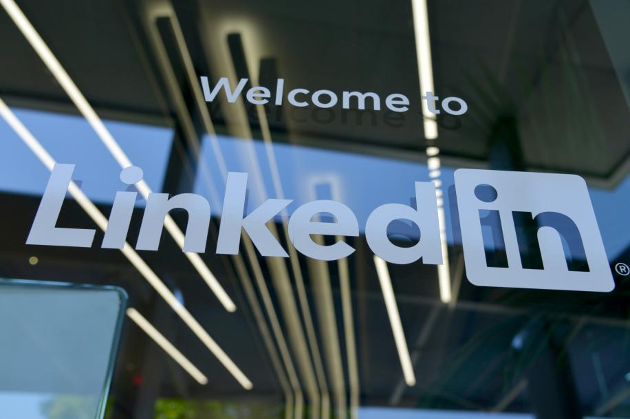 Büntetés-végrehajtás a LinkedIn-en is!