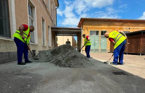 Fogvatartottak segítettek az egri kórházban