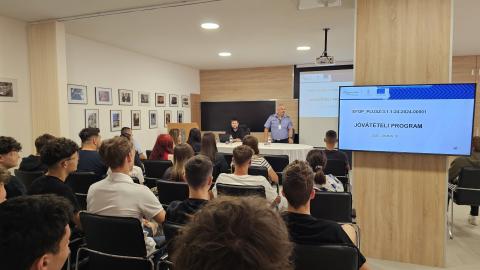 ,,Legyetek jók!" – Középiskolások látogattak el a debreceni börtönbe