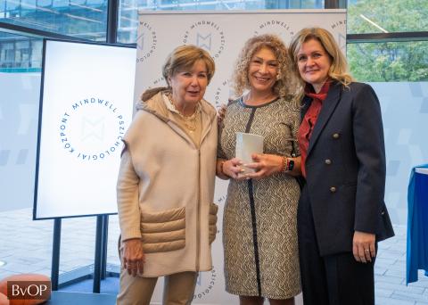 Ribárszki Valéria bv. százados - MentalCare Awards díj Ribárszki Valéria bv. százados - MentalCare Awards díj