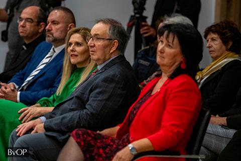 Börtönszínpadon a nyolc boldogság himnusza Börtönszínpadon a nyolc boldogság himnusza