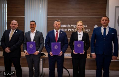Gazdátlan kutyák és új esély a rácsok mögött – különleges állatvédelmi program indul a magyar börtönökben
