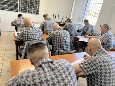 A rácsok mögött is zajlik az érettségi