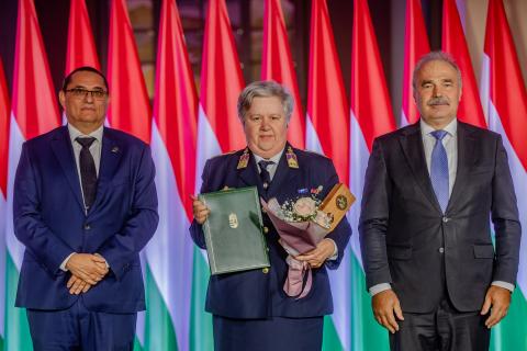 Forrás: www.kormany.hu Agrárminiszteri jutalomban részesültek a védekezésben részt vevő munkatársaink