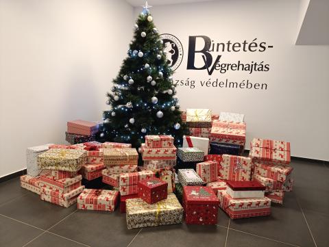 Több mint száz dobozt töltöttek meg ajándékokkal az I. Agglomeráció munkatársai Több mint száz dobozt töltöttek meg ajándékokkal az I. Agglomeráció munkatársai