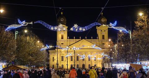 Kigyúltak a fények a Debreceni főtéren Kigyúltak a fények a Debreceni főtéren