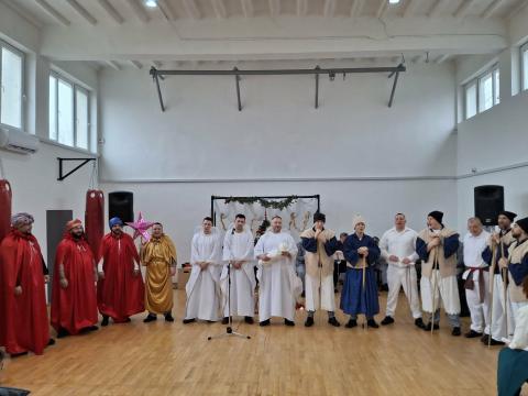 Karácsonyi műsort adtak elő a nagykorú fogvatartottak társaiknak