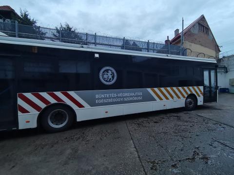 Egészségügyi szűrőbusz a szolnoki börtönben