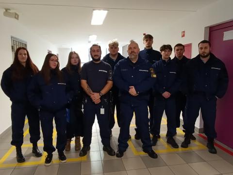 A jelenlegi diákok Csécsényi András bv. őrnaggyal és Nagy Zsolt János bv. őrmesterrel