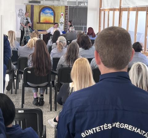 Előadás Forrás: PLHM