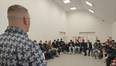 Jóvátételi előadás az intézetlátogatáson - Fotó: SKFB