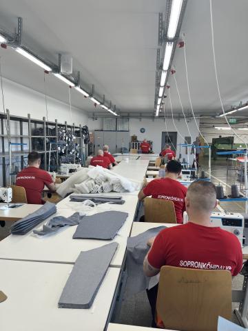 Új, korszerű ruhaipari üzem létesült Új, korszerű ruhaipari üzem létesült