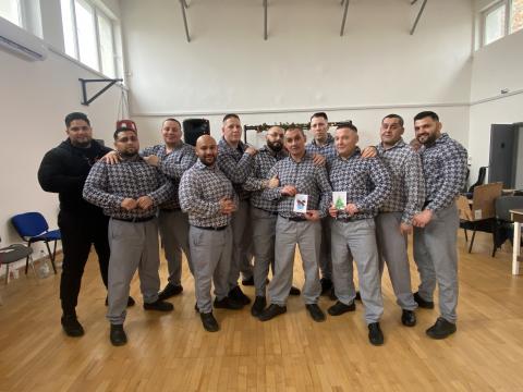 A nyolc boldogság című színdarab a fogvatartott társaknak is