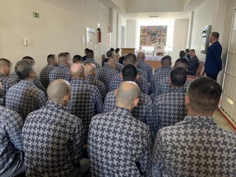 A remény üzenete a rácsok mögött – Húsvéti szentmise volt a zalai intézetben