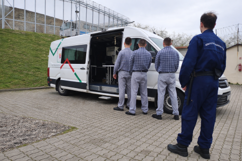 Kormányablakbusz az intézetben – gördülékeny ügyintézés a fogvatartottaknak Kormányablakbusz az intézetben – gördülékeny ügyintézés a fogvatartottaknak